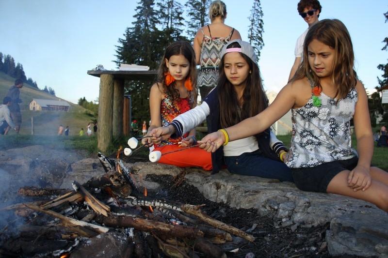 Village Camps International Summer Camp Leysin, Switzerland 2026-08-15 https://www.villagecamps.com/journals_admin/images/703-14-campfire (31).jpg